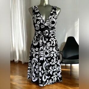 ✅Black &  White Floral Dress